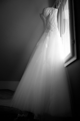 photo robe de mariée suspendue